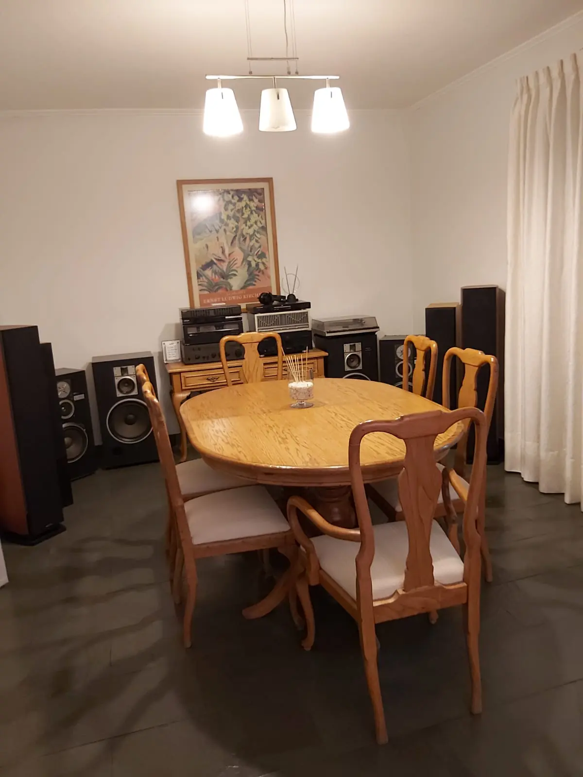 Comedor principal amoblado